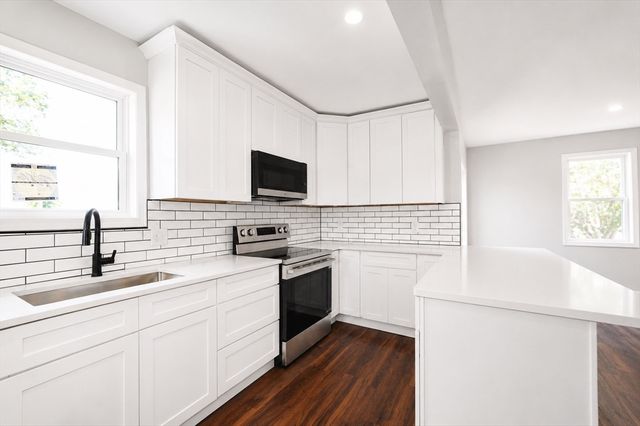 19 Mason St, Taunton, MA 02780