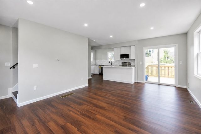 19 Mason St, Taunton, MA 02780