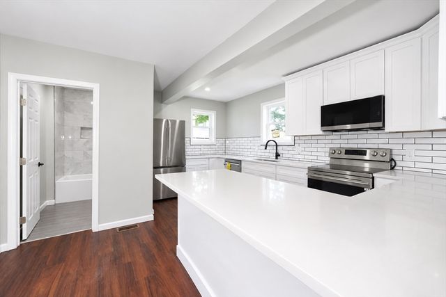 19 Mason St, Taunton, MA 02780