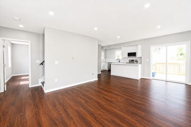 19 Mason St, Taunton, MA 02780