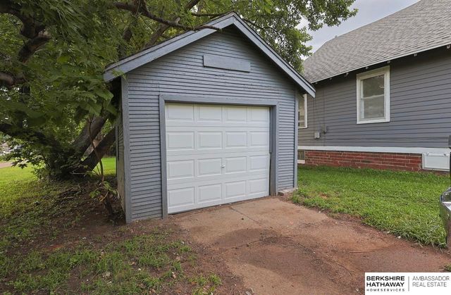 4072 Paxton Boulevard, Omaha, NE 68111