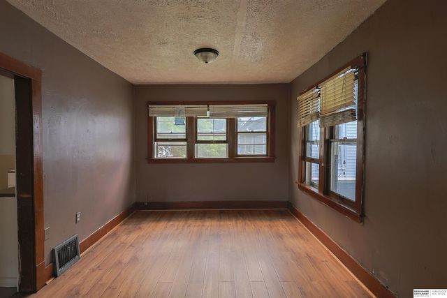 4072 Paxton Boulevard, Omaha, NE 68111