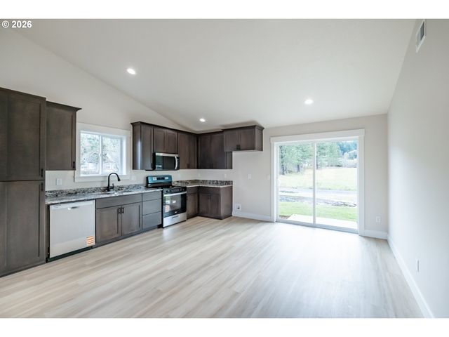 4410 KNOTTY PINE Ct, Sweet Home, OR 97386