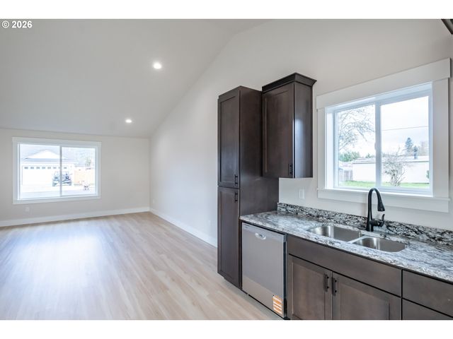 4410 KNOTTY PINE Ct, Sweet Home, OR 97386