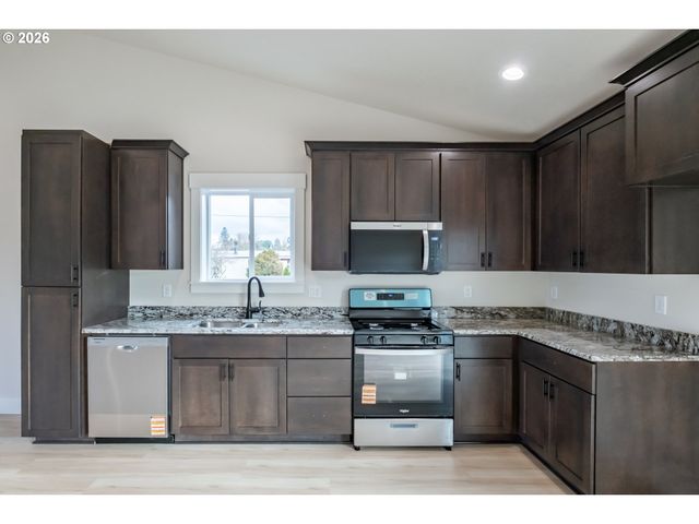 4410 KNOTTY PINE Ct, Sweet Home, OR 97386