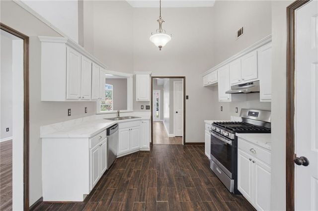 6078 Hillsdale Circle, Flowery Branch, GA 30542
