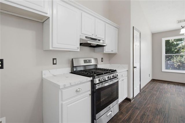 6078 Hillsdale Circle, Flowery Branch, GA 30542