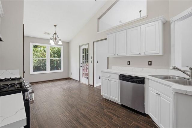 6078 Hillsdale Circle, Flowery Branch, GA 30542