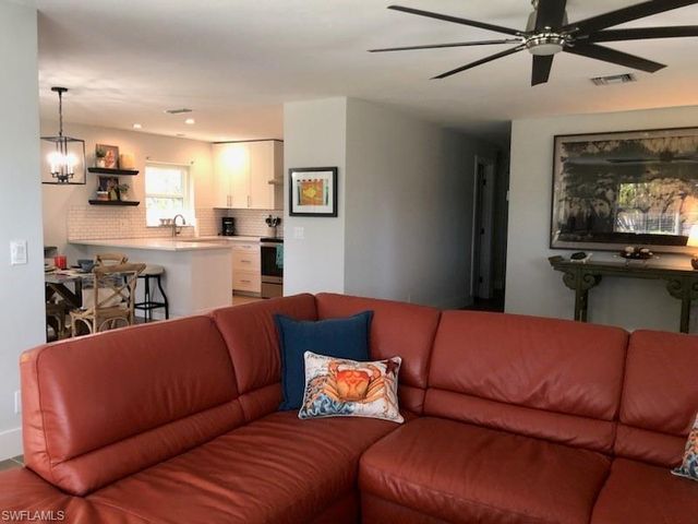 235 Lanchester CT 42, Naples, FL 34112