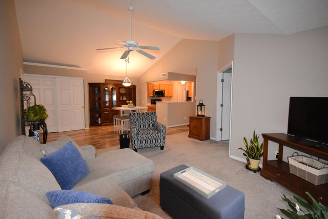 740 Valley Square Drive, 6H, Taylor Mill, KY 41015