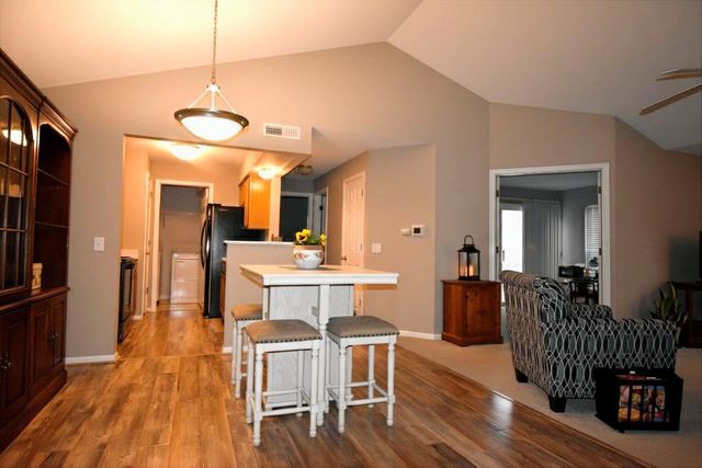 740 Valley Square Drive, 6H, Taylor Mill, KY 41015