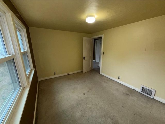 7336 Grand Avenue, Kansas City, MO 64114