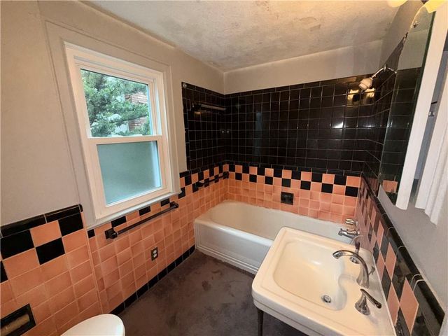 7336 Grand Avenue, Kansas City, MO 64114