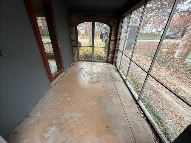 7336 Grand Avenue, Kansas City, MO 64114