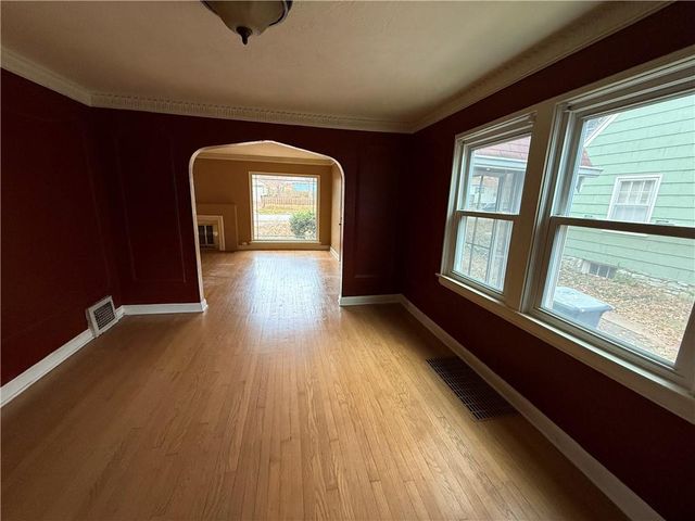 7336 Grand Avenue, Kansas City, MO 64114