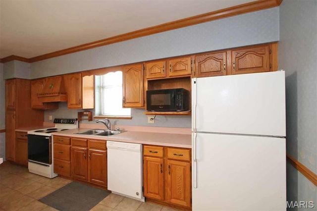 4204 Frank Scott Parkway West, Belleville, IL 62223