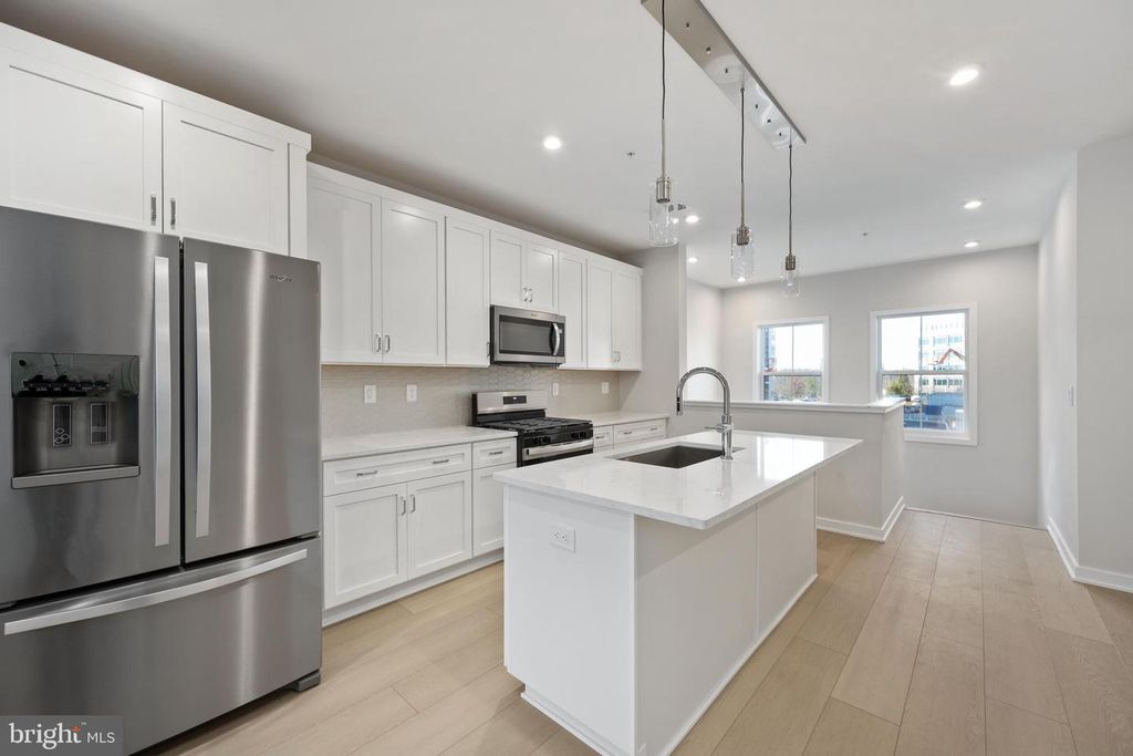 14361 GLEN MANOR DR, Chantilly, VA 20151