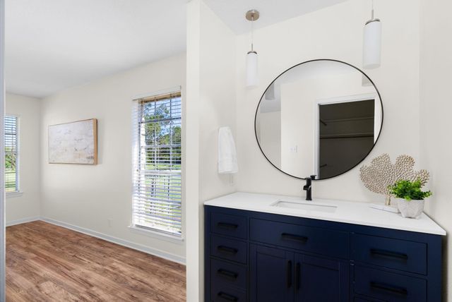 301 Retha DR, Dripping Springs, TX 78620