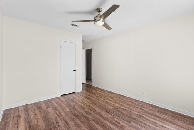 301 Retha DR, Dripping Springs, TX 78620