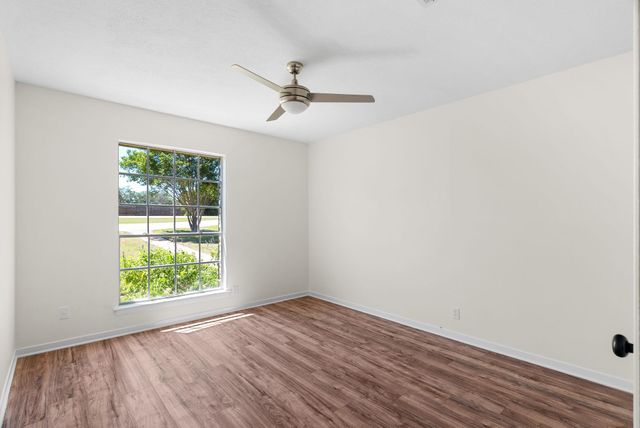 301 Retha DR, Dripping Springs, TX 78620