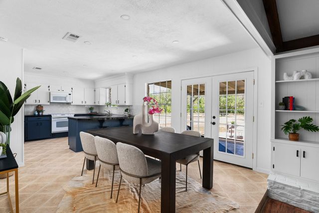 301 Retha DR, Dripping Springs, TX 78620