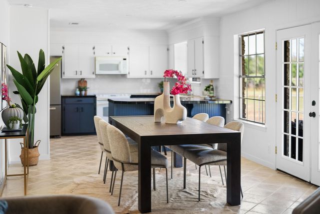 301 Retha DR, Dripping Springs, TX 78620