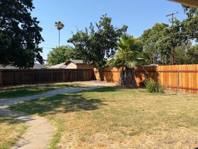 273 Christine Dr, Sacramento, CA 95815