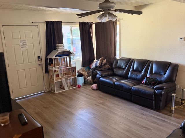 273 Christine Dr, Sacramento, CA 95815