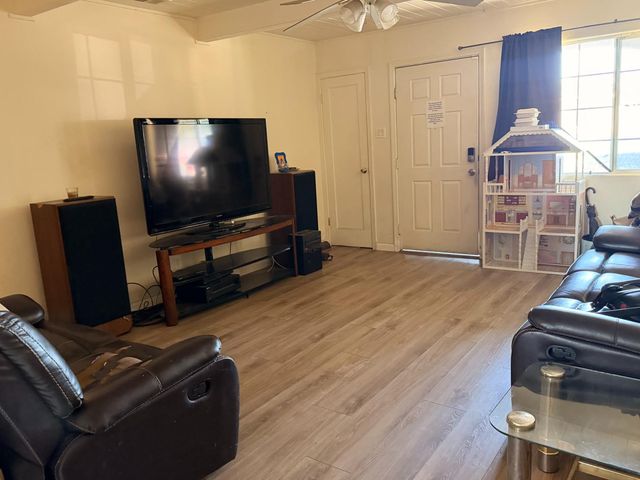 273 Christine Dr, Sacramento, CA 95815