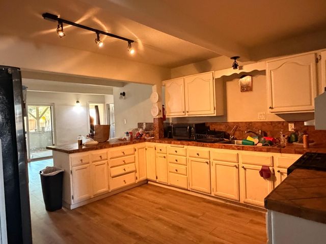 273 Christine Dr, Sacramento, CA 95815