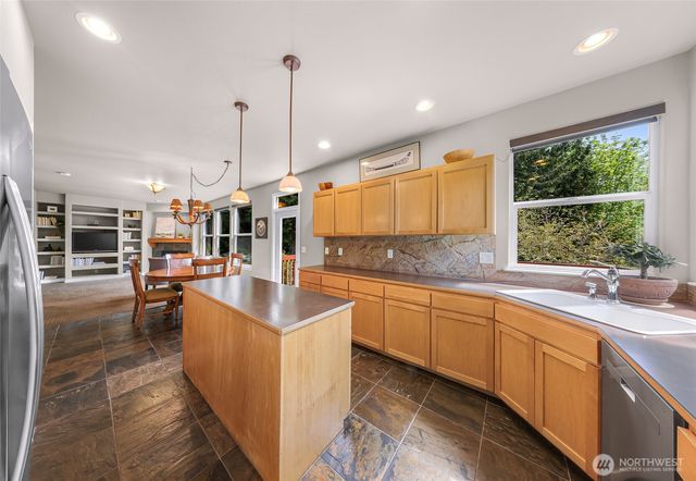 810 S Hills Drive, Bellingham, WA 98229