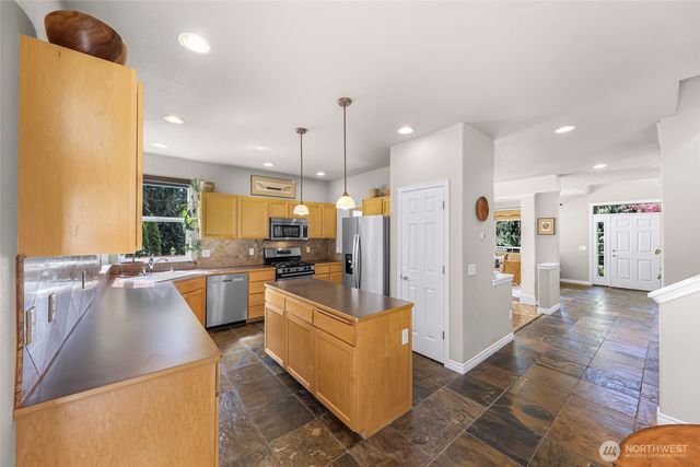810 S Hills Drive, Bellingham, WA 98229