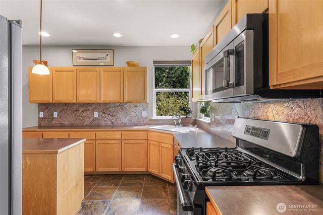 810 S Hills Drive, Bellingham, WA 98229