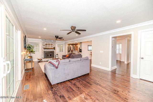 410 Edinboro Drive, Southern Pines, NC 28387