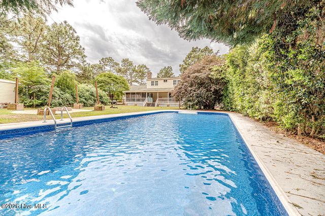 410 Edinboro Drive, Southern Pines, NC 28387