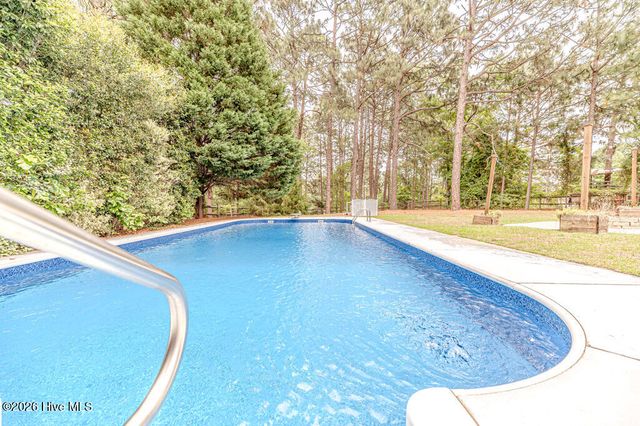 410 Edinboro Drive, Southern Pines, NC 28387