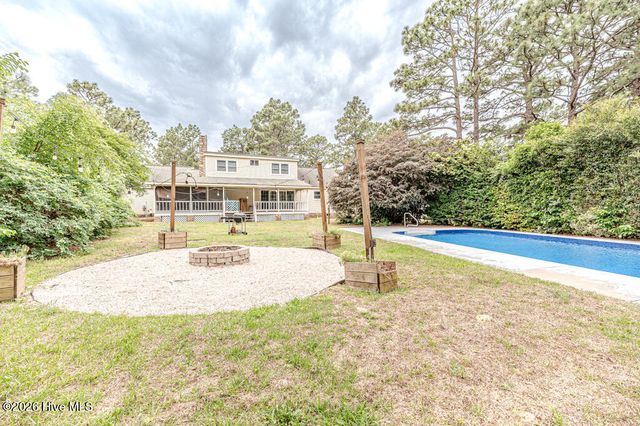 410 Edinboro Drive, Southern Pines, NC 28387