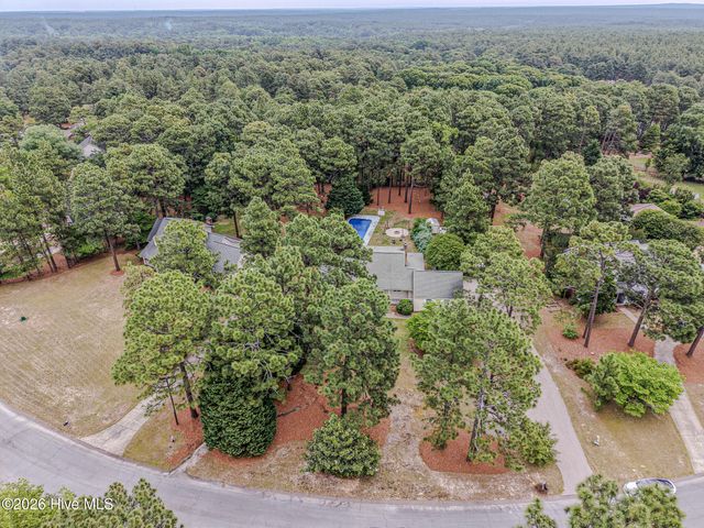 410 Edinboro Drive, Southern Pines, NC 28387