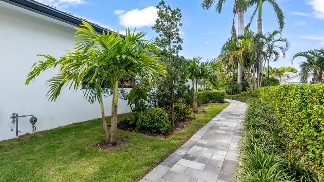 10290 Silver Lake Drive, Boca Raton, FL 33428