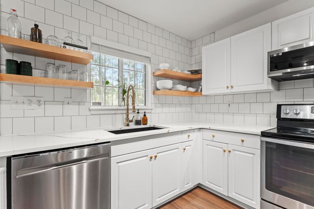 8071 Long Shadow Lane, North Charleston, SC 29406