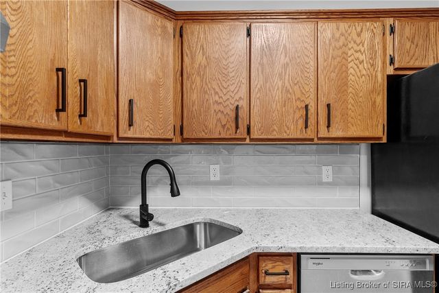 702 Ewing Lane, Jeffersonville, IN 47130