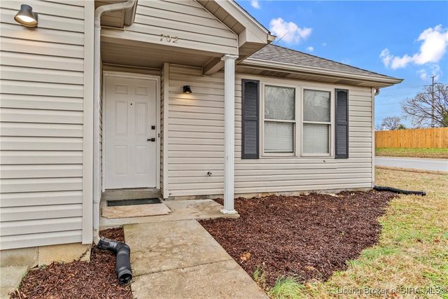 702 Ewing Lane, Jeffersonville, IN 47130