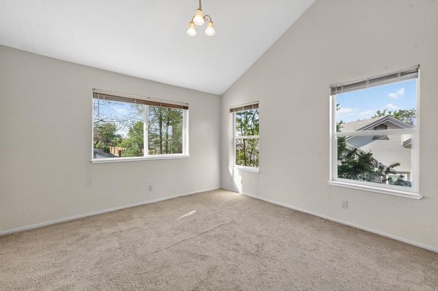 2250 Corral Dr, Auburn, CA 95603