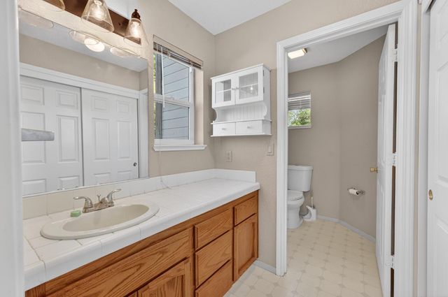 2250 Corral Dr, Auburn, CA 95603