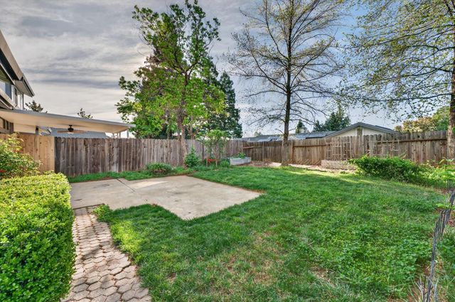 2250 Corral Dr, Auburn, CA 95603