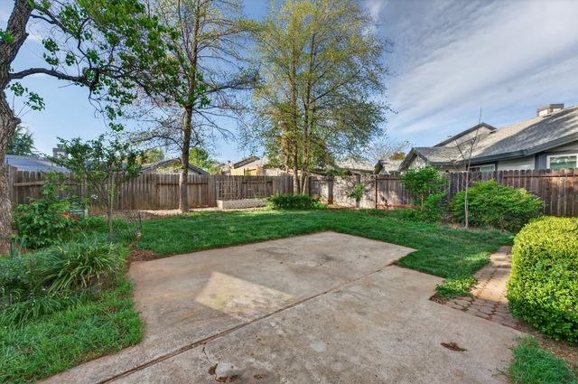 2250 Corral Dr, Auburn, CA 95603