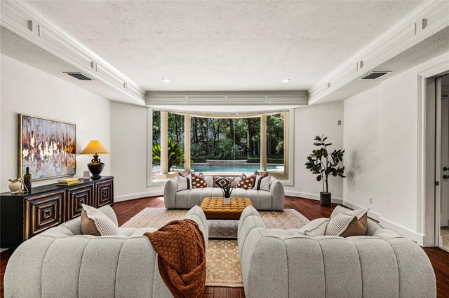 3 N Benton Woods Circle, The Woodlands, TX 77382
