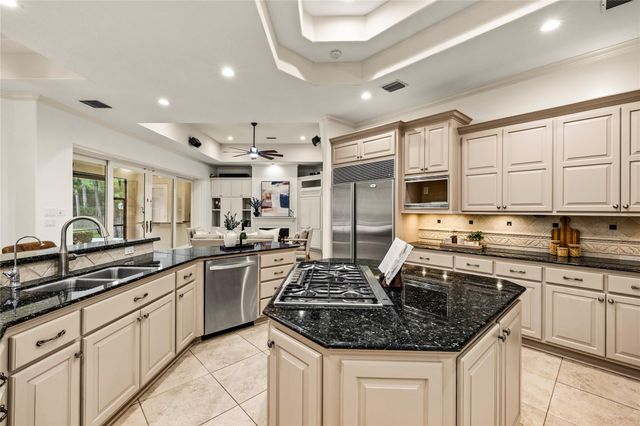 3 N Benton Woods Circle, The Woodlands, TX 77382