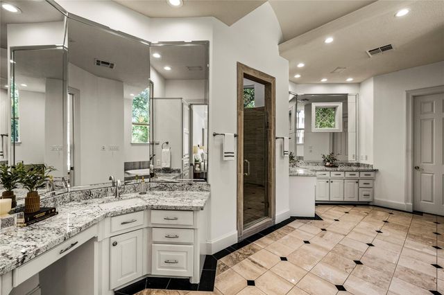 3 N Benton Woods Circle, The Woodlands, TX 77382