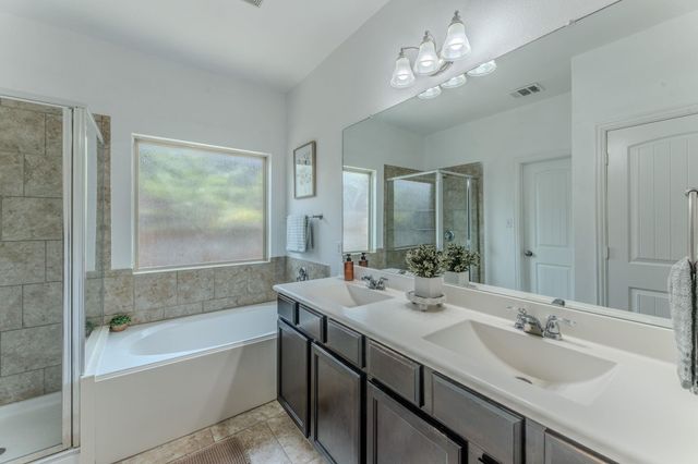188 Shale CIR, Buda, TX 78610